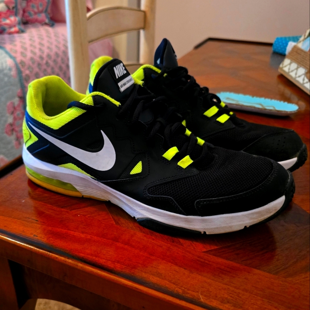 Mens nike air shoes size 11.5